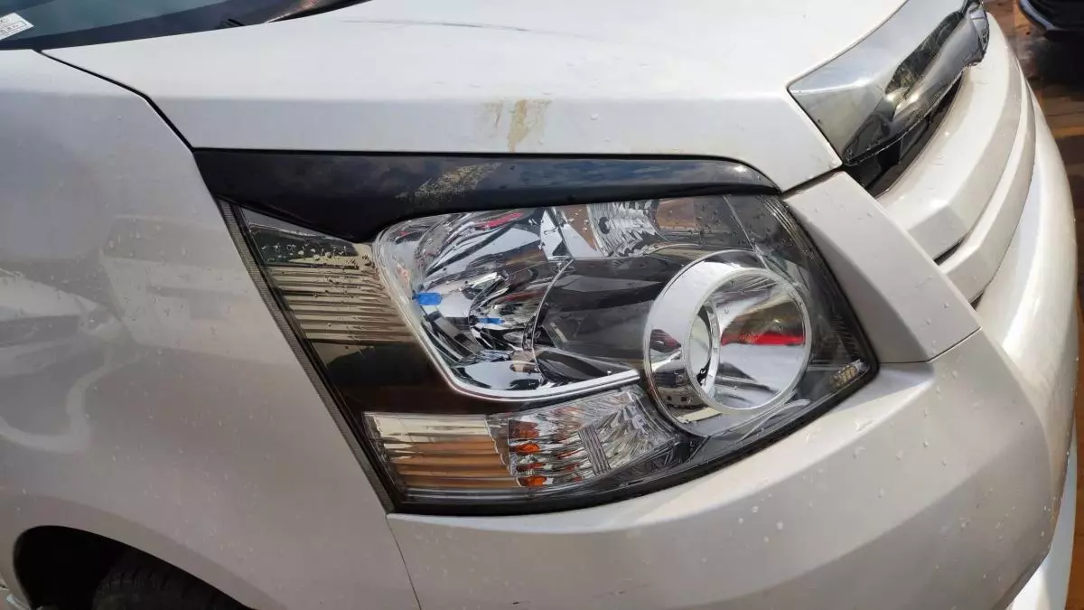 Toyota Noah   - 2010