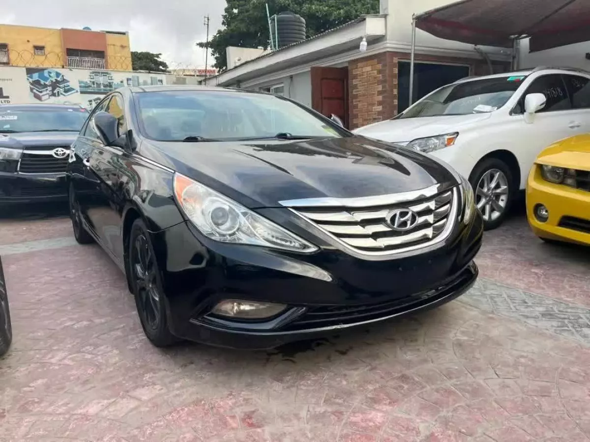 Hyundai Sonata   - 2012