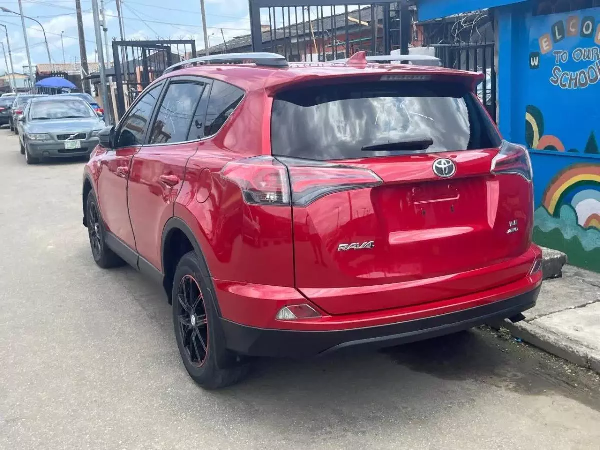 Toyota RAV 4   - 2017