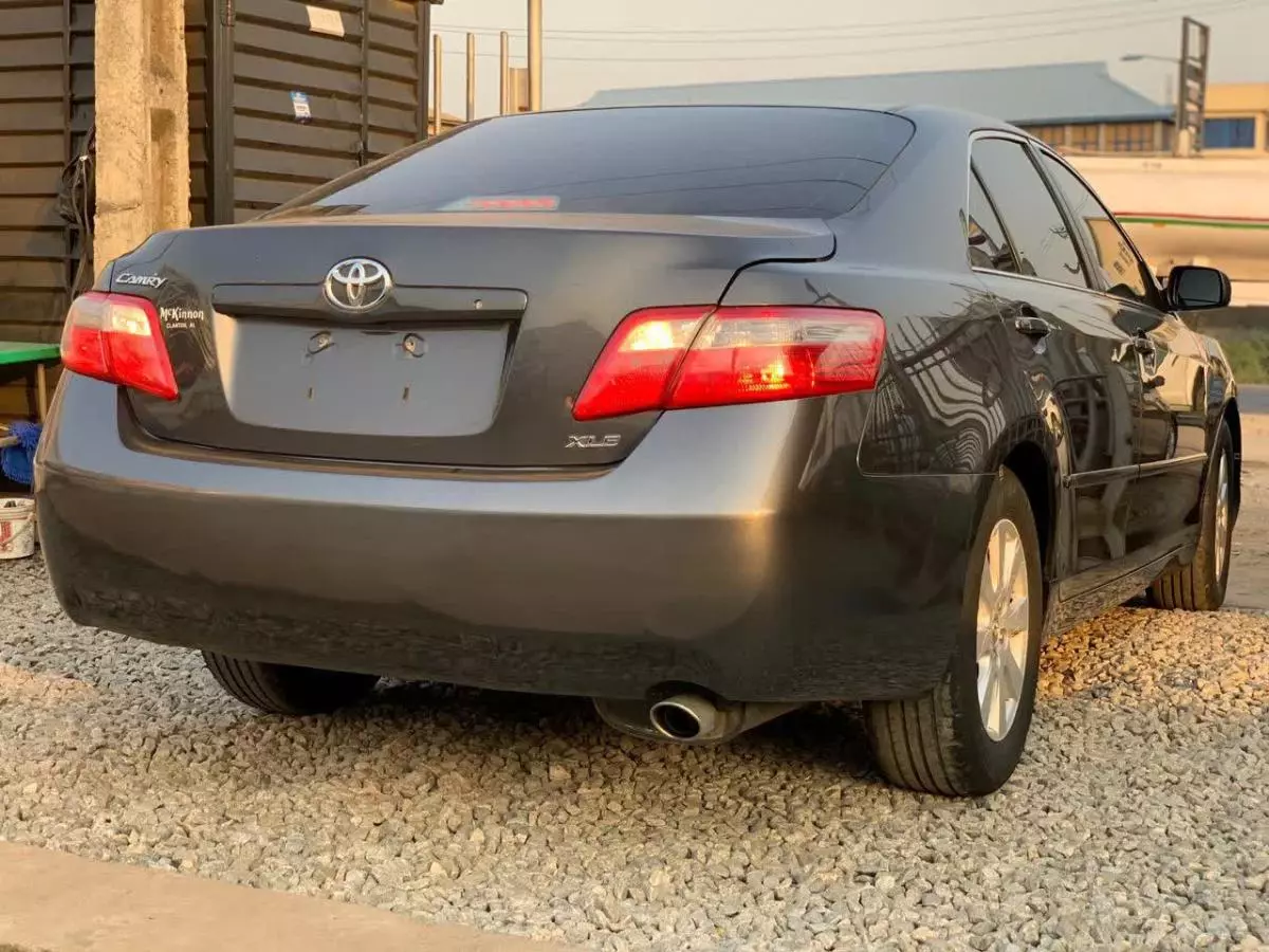 Toyota Camry - 2009