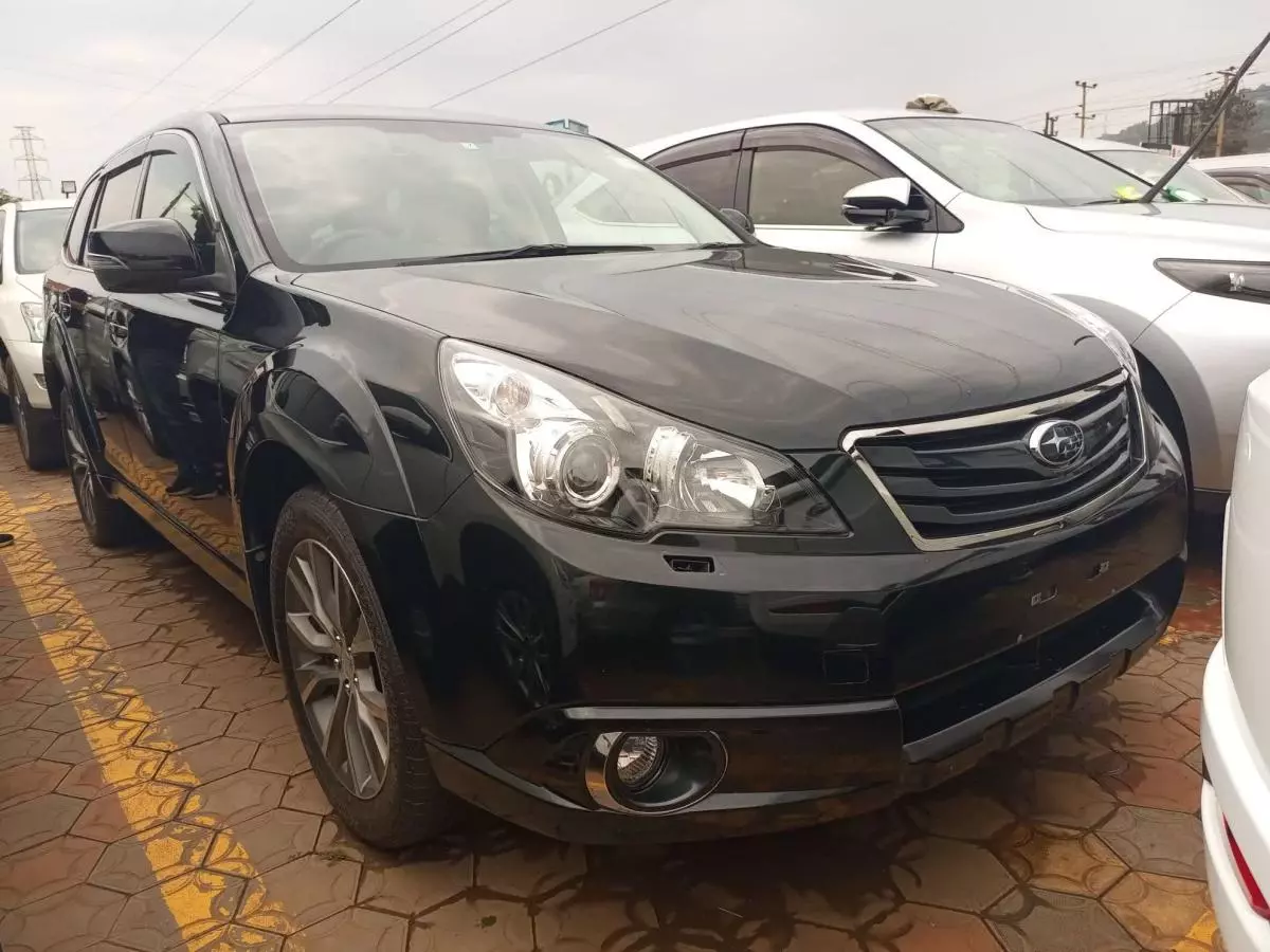 Subaru Outback   - 2011