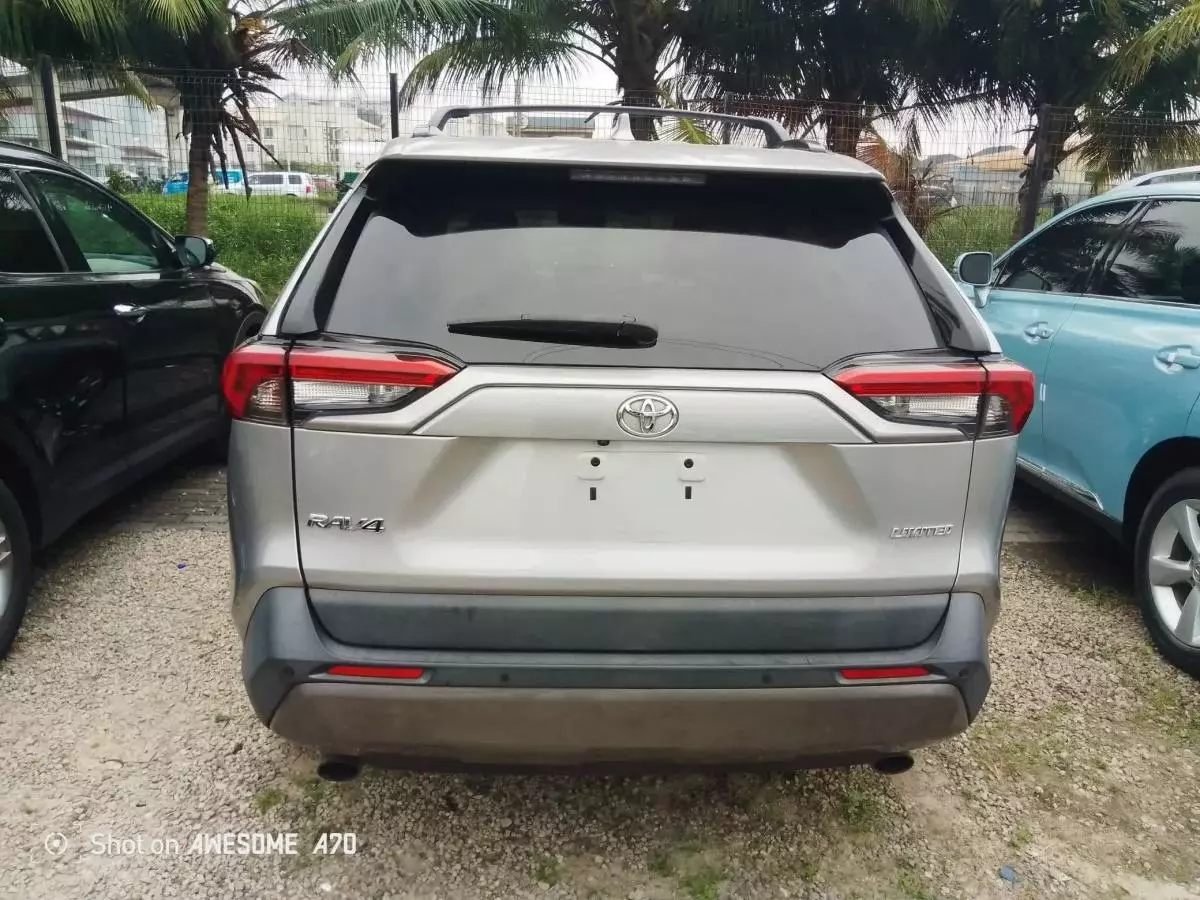 Toyota RAV4   - 2019