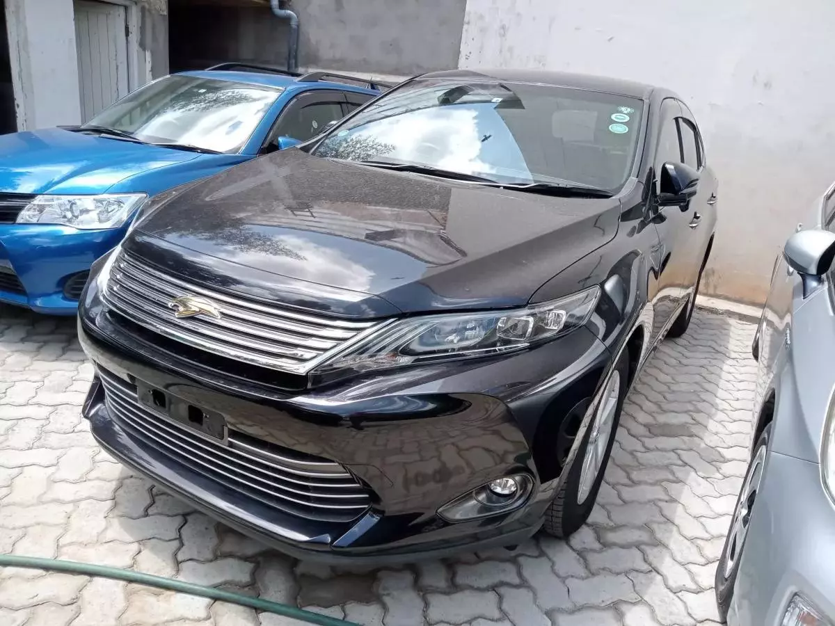 Toyota Harrier   - 2014