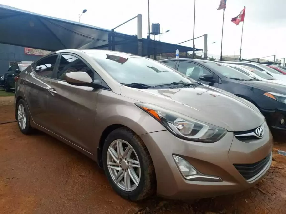 Hyundai Elantra   - 2014