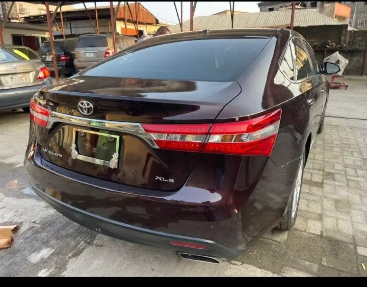 Toyota Avalon   - 2015