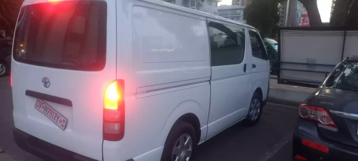 Toyota Hiace   - 2010