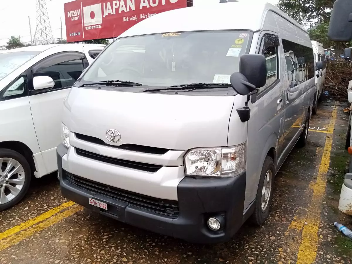 Toyota Hiace   - 2015