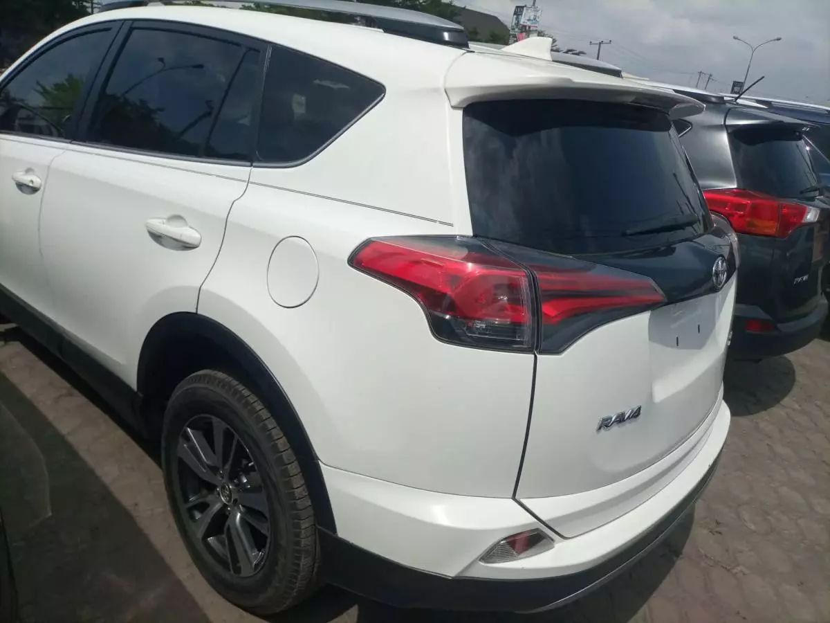 Toyota RAV 4 - 2018