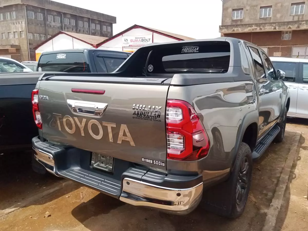 Toyota Hilux   - 2020