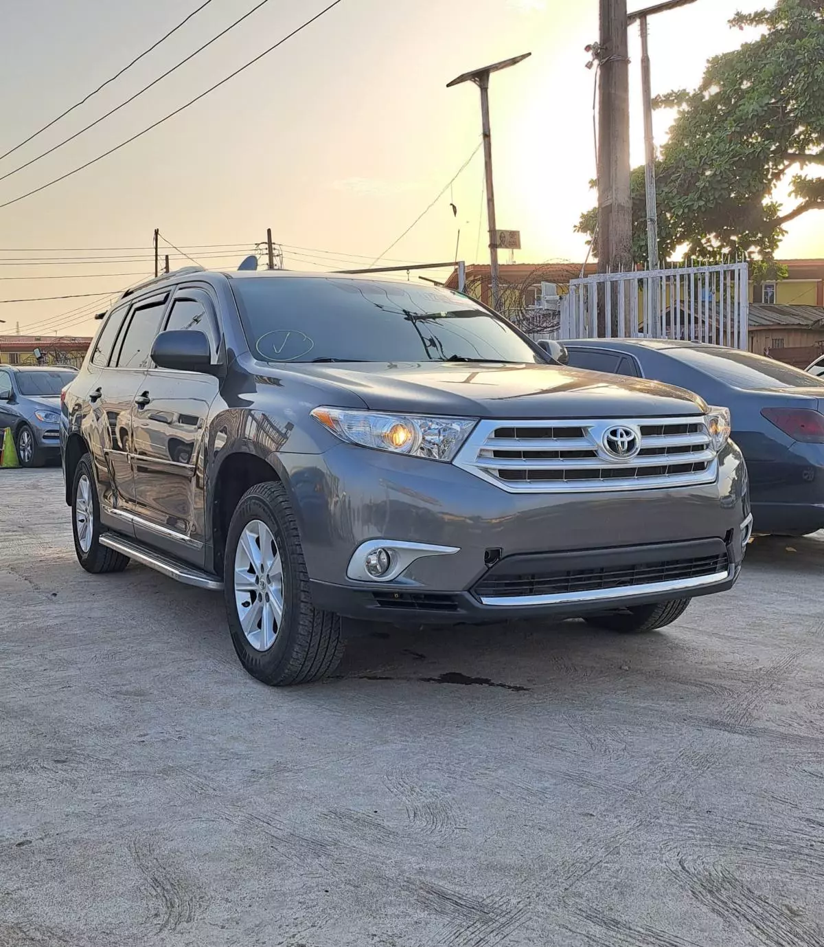 Toyota Highlander   - 2011