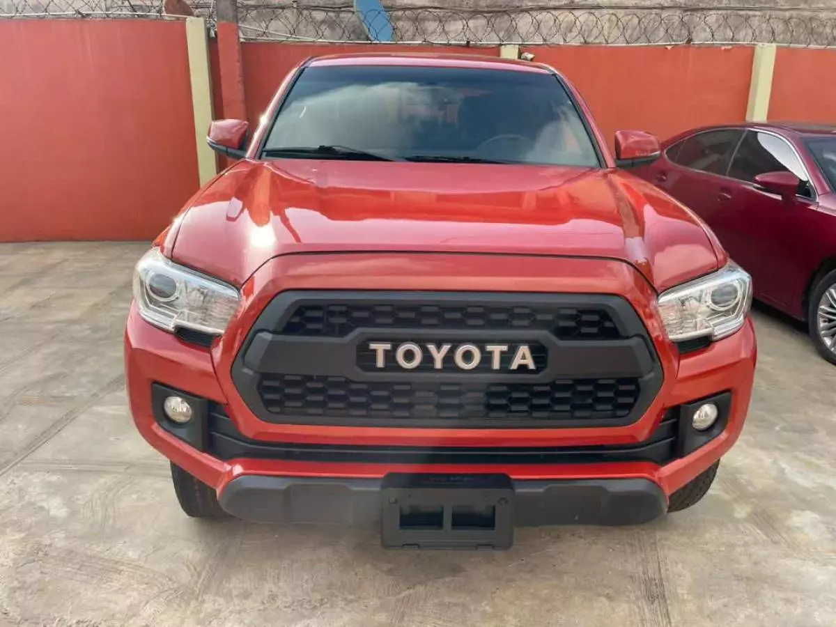 Toyota Tacoma   - 2018