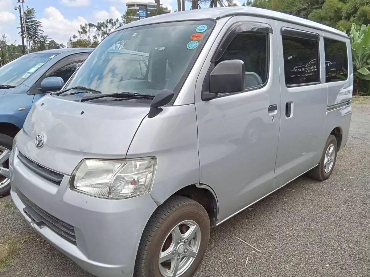 Toyota Town Ace   - 2016