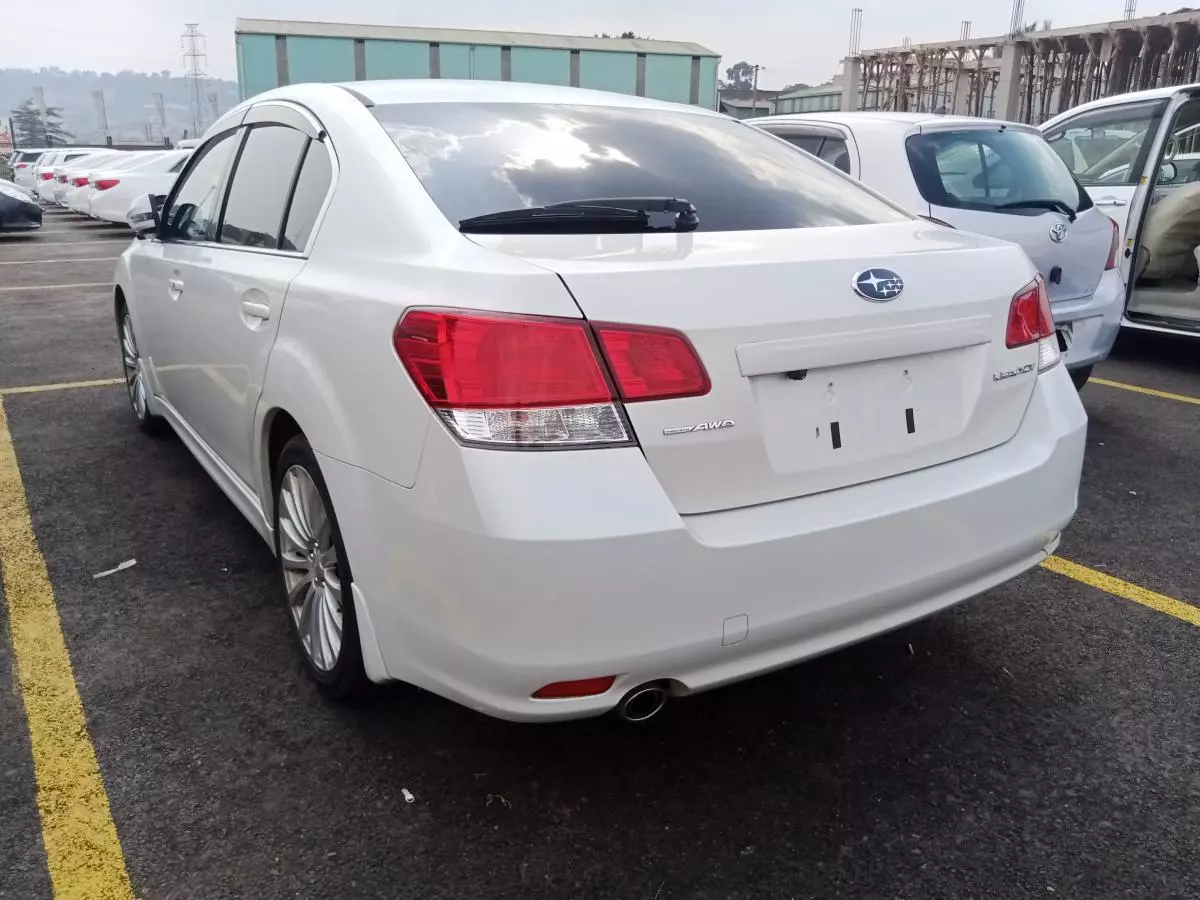 Subaru Legacy   - 2009