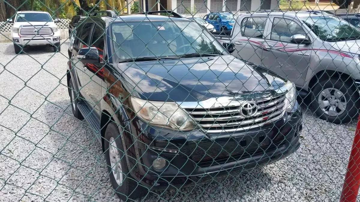 Toyota Fortuner - 2013