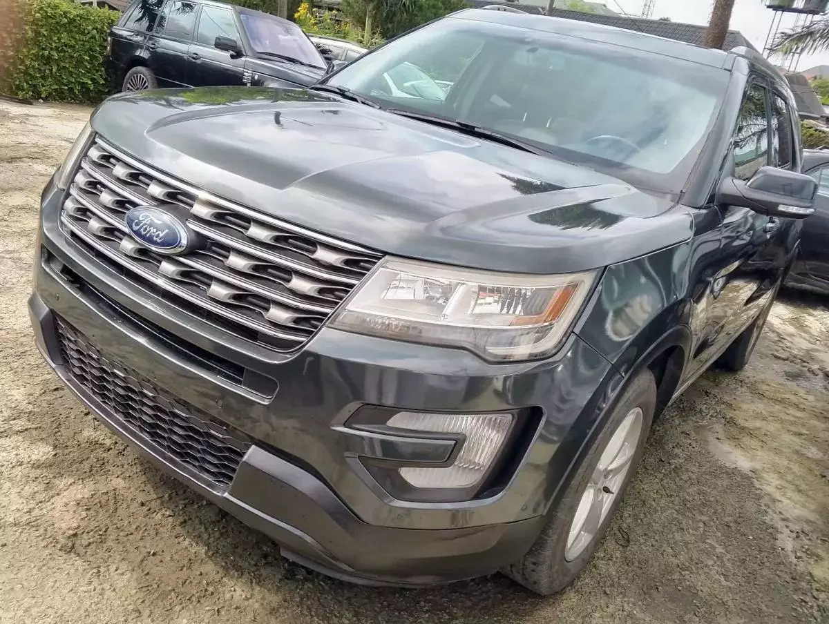 Ford Explorer   - 2016