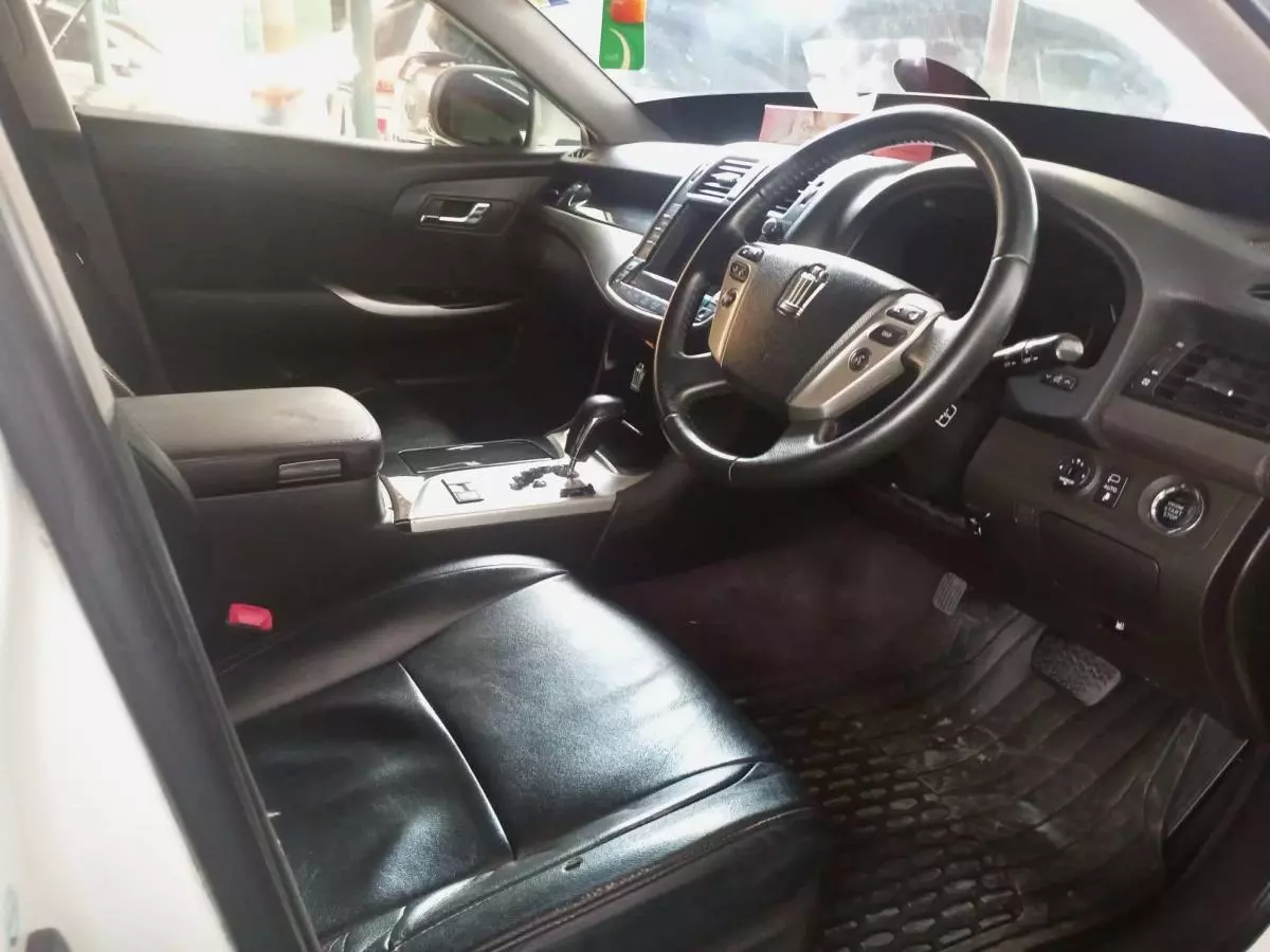 Toyota Crown Athlete  - 2012