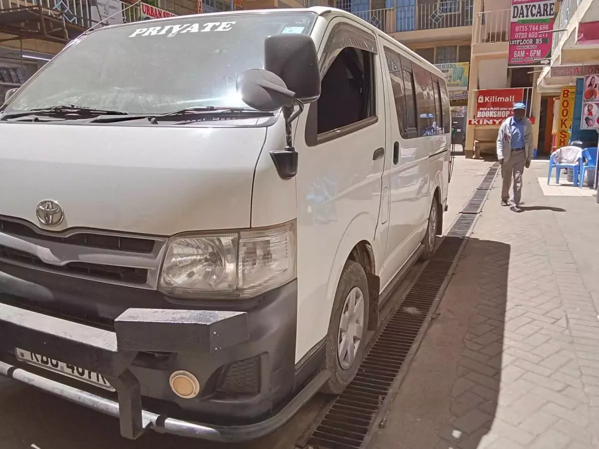 Toyota Hiace   - 2013