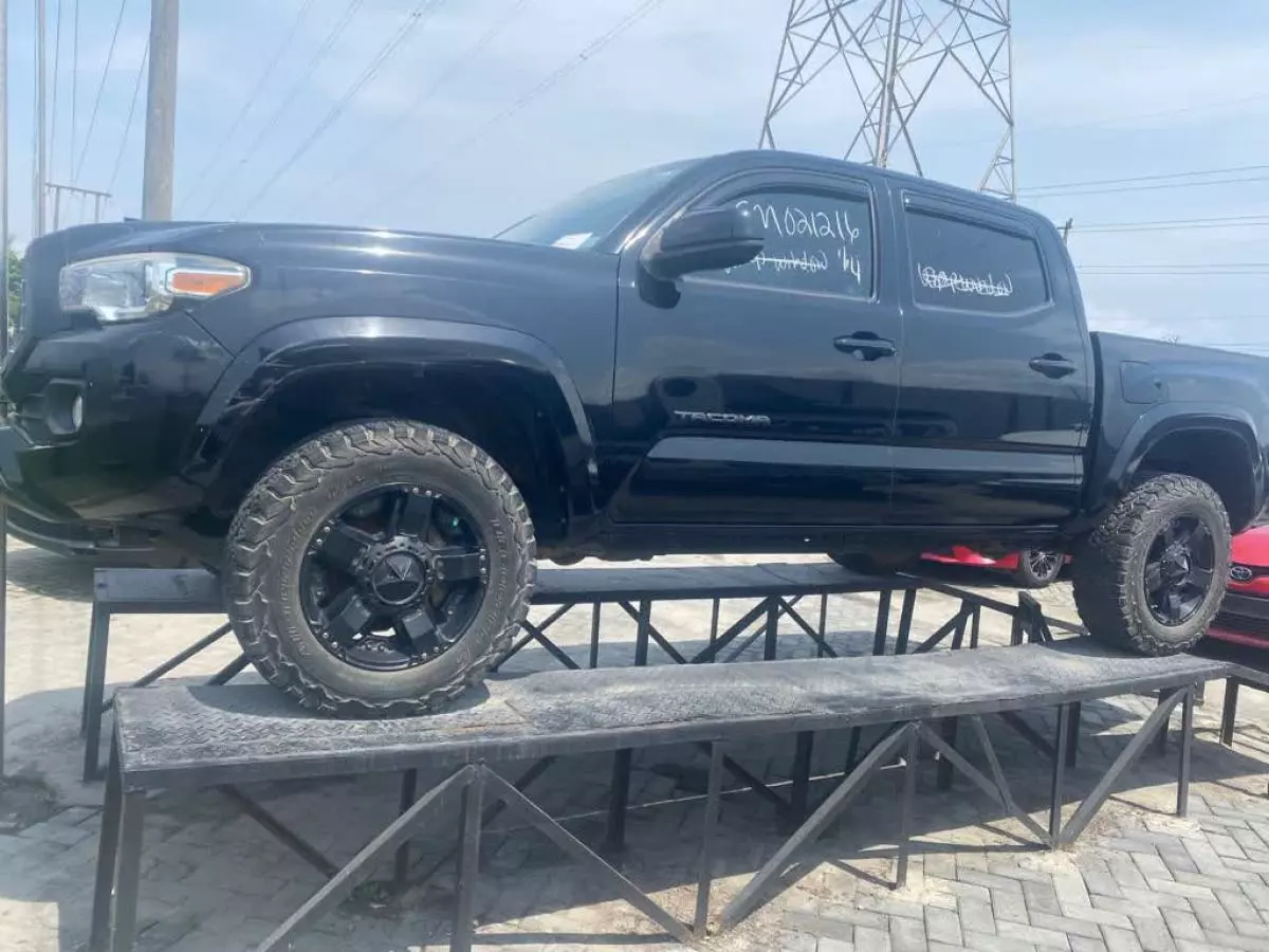 Toyota Tacoma - 2016