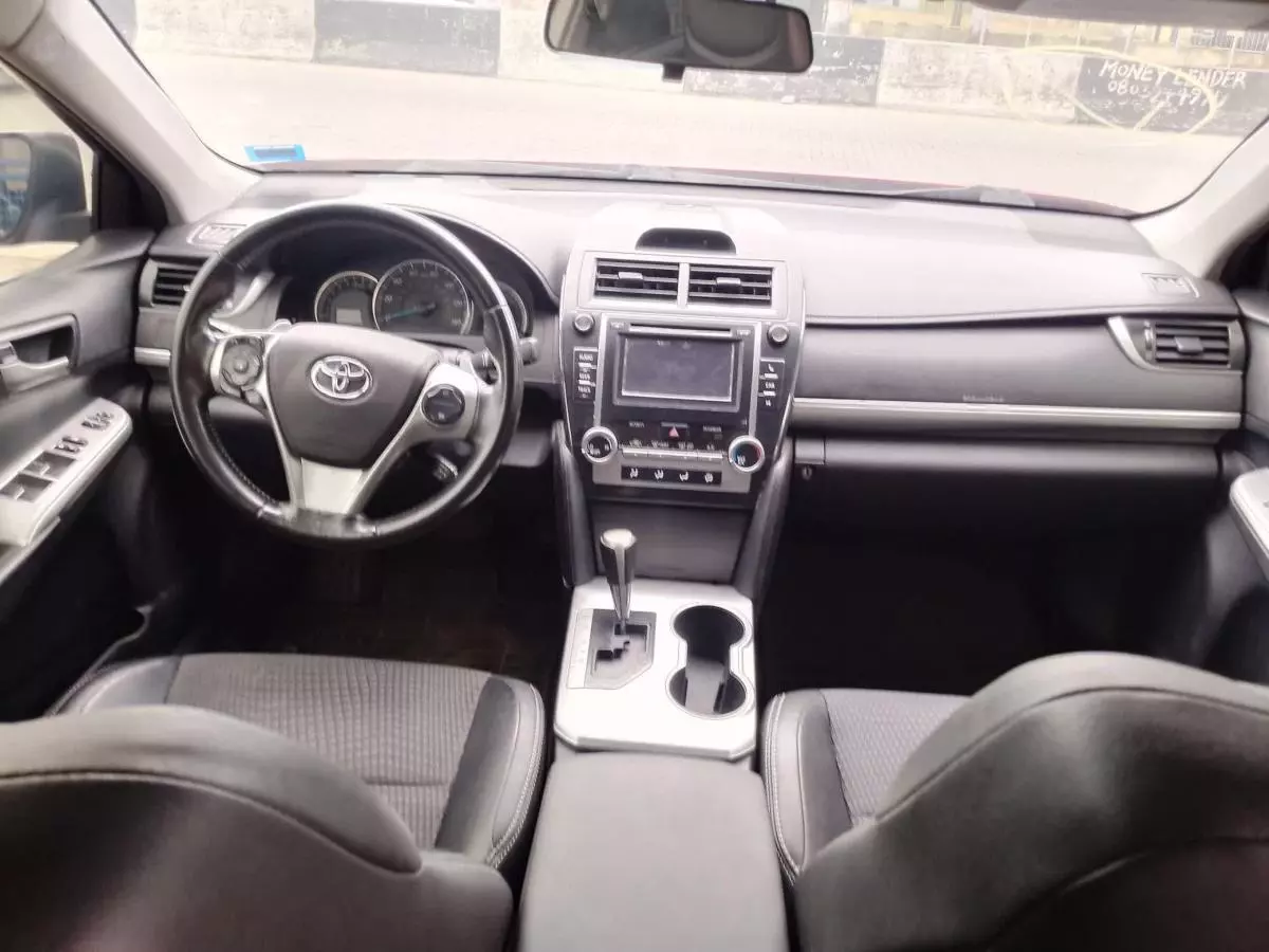 Toyota Camry   - 2012