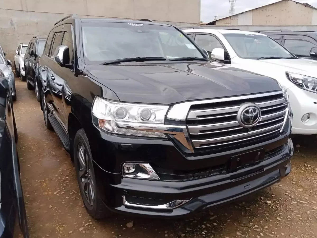 Toyota Landcruiser  V8   - 2018