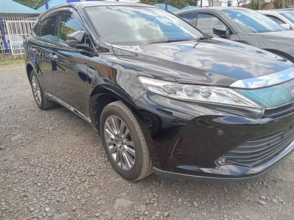 Toyota Harrier   - 2017