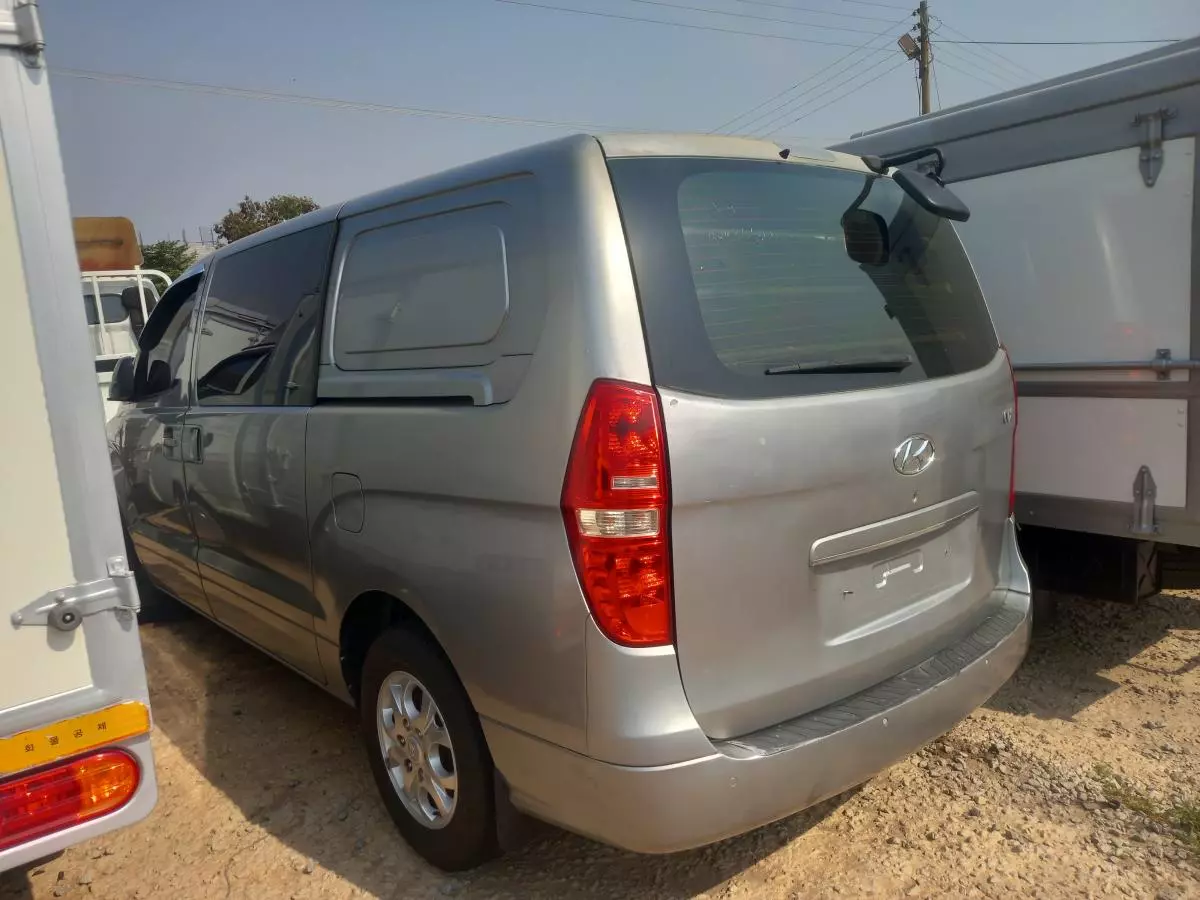 Hyundai H-1 Starex   - 2012