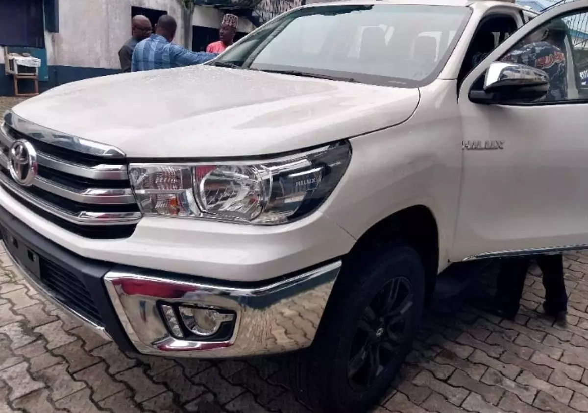 Toyota Hilux   - 2020