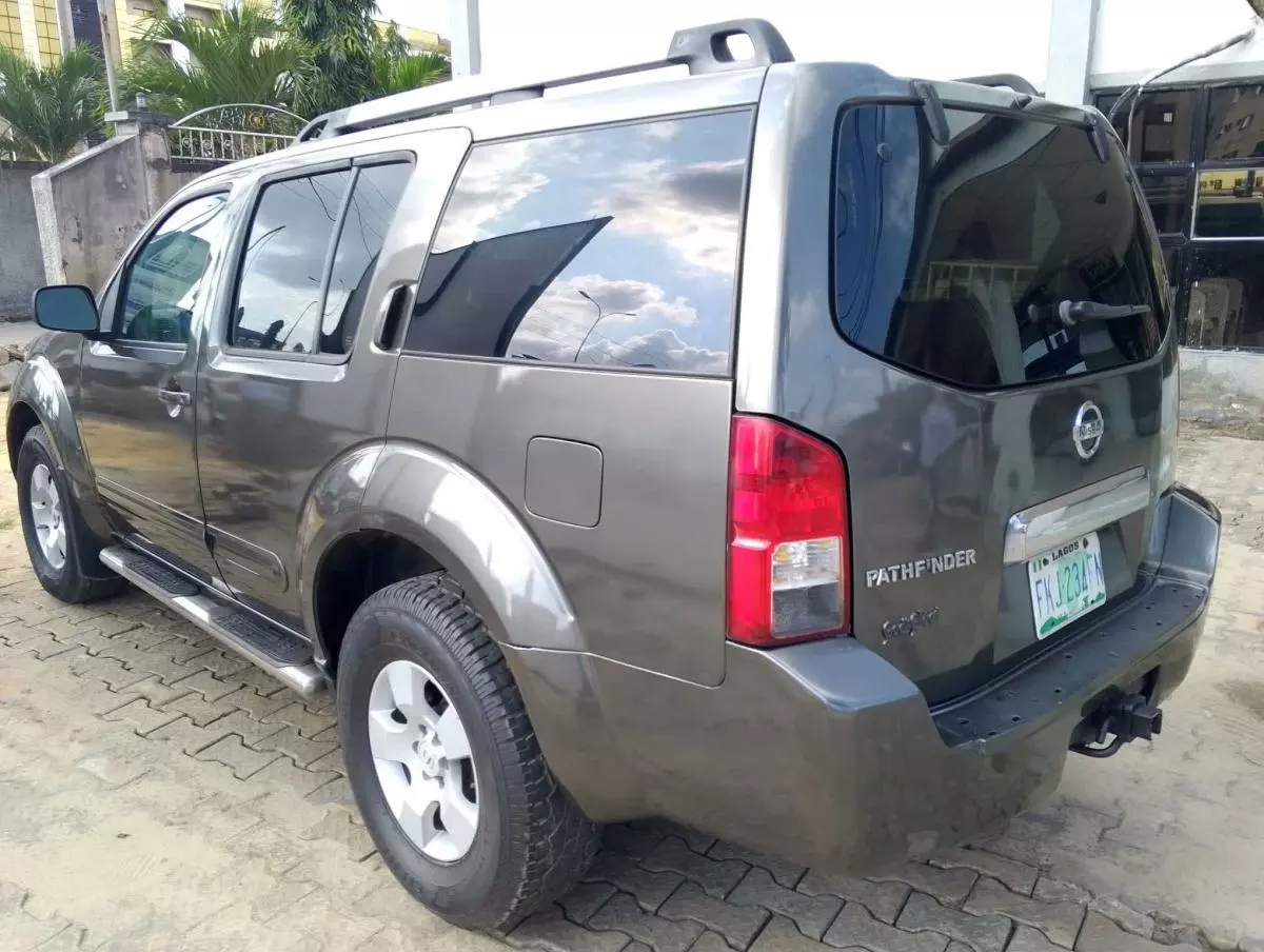 Nissan Pathfinder   - 2005