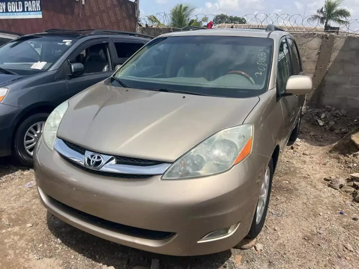 Toyota Sienna   - 2006