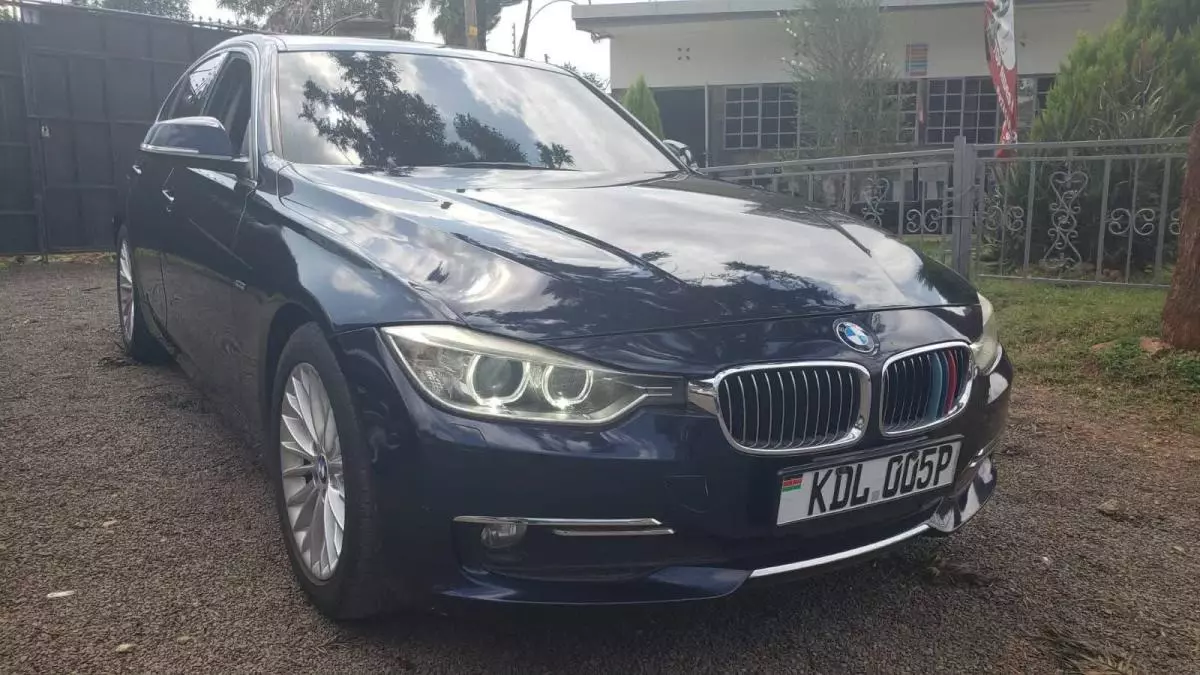 BMW 320i   - 2013