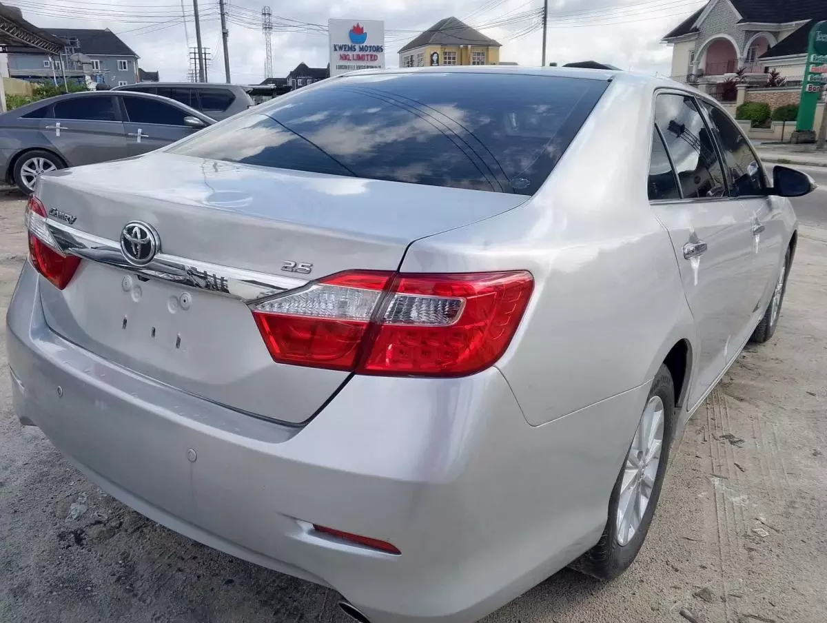 Toyota Camry   - 2013