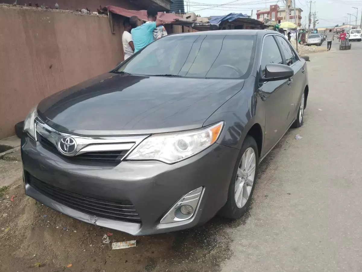 Toyota Camry   - 2012