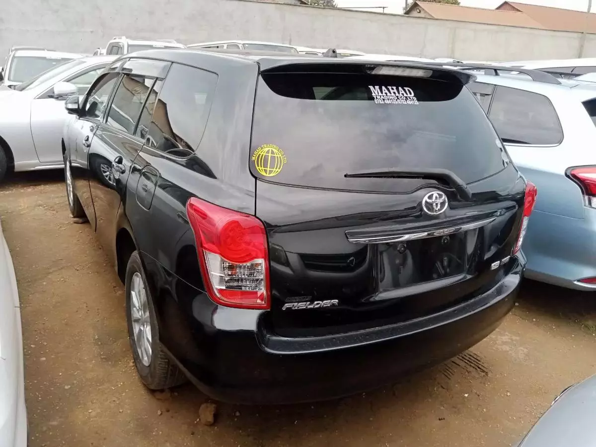 Toyota Fielder    - 2011