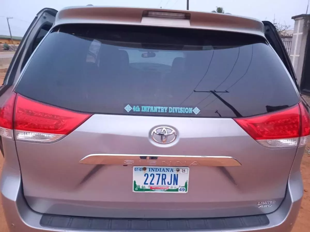 Toyota Sienna   - 2012