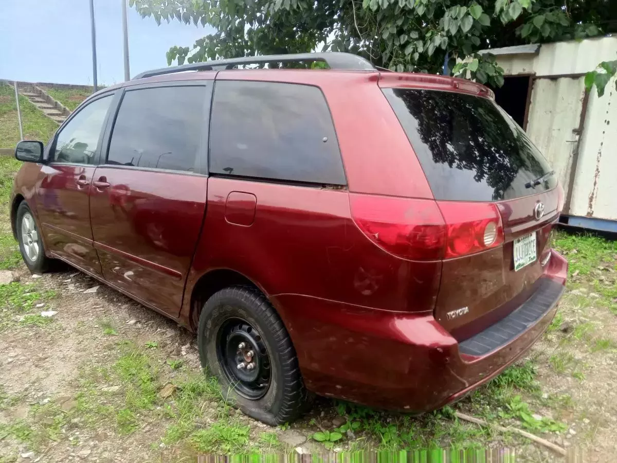 Toyota Sienna   - 2008