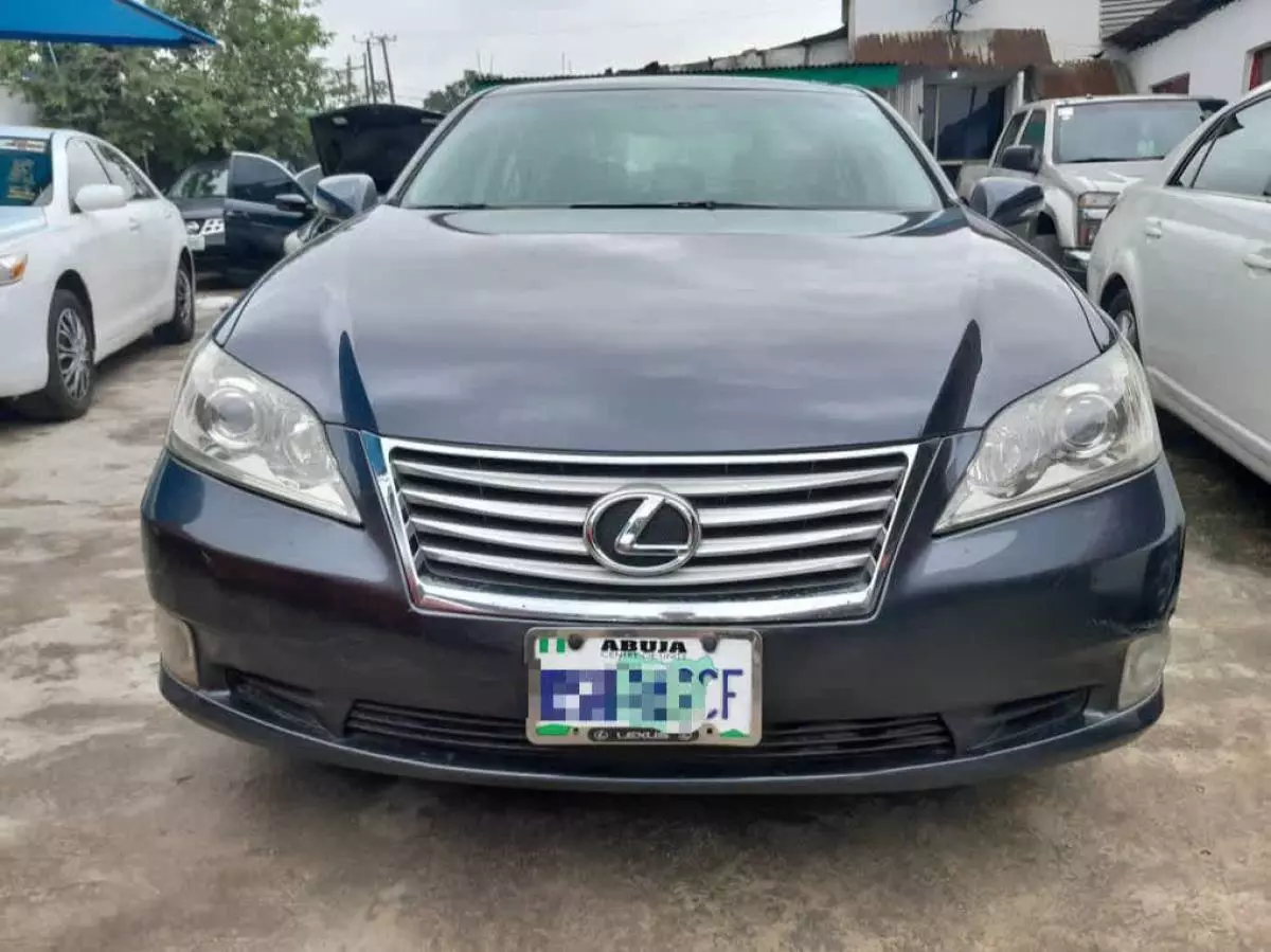 Lexus ES 350   - 2010