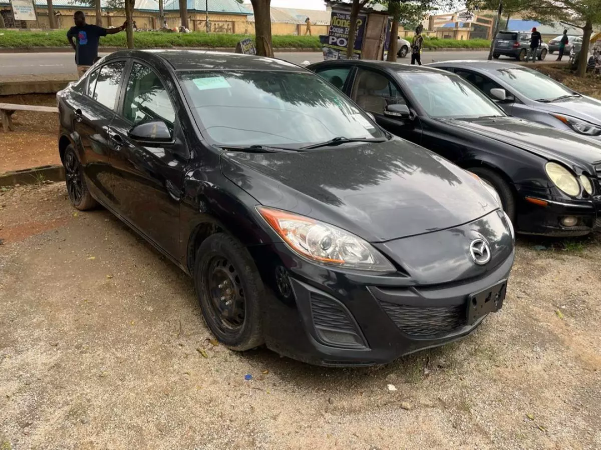 Mazda 3   - 2011