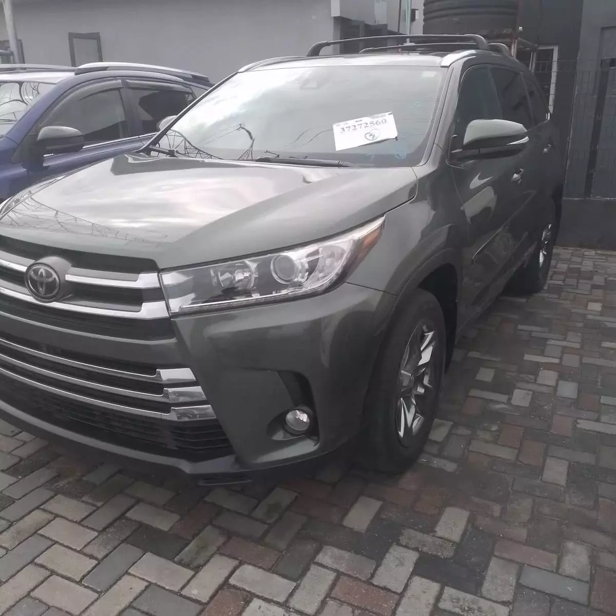 Toyota Highlander   - 2017