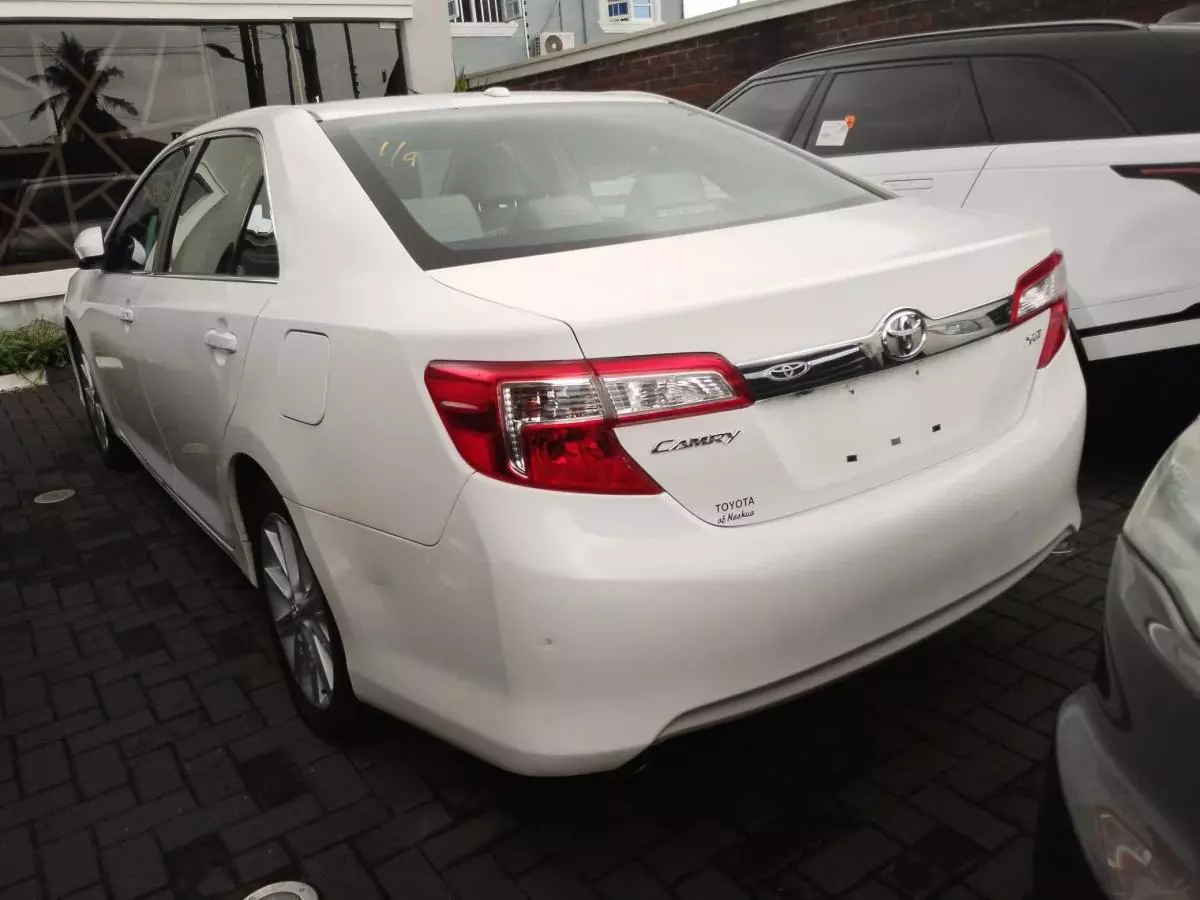 Toyota Camry   - 2013