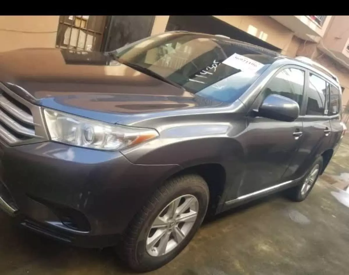 Toyota Highlander   - 2013