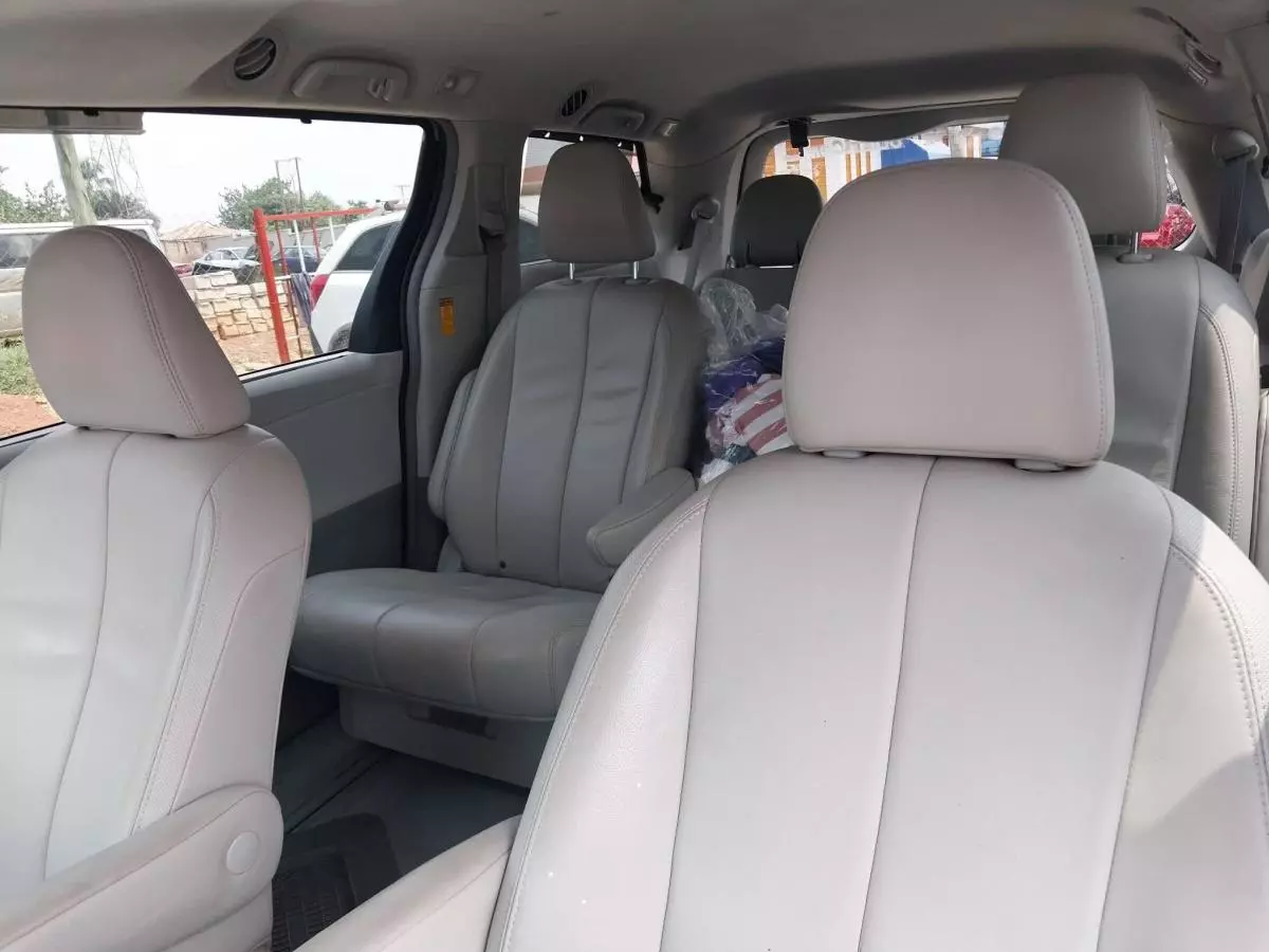 Toyota Sienna - 2013