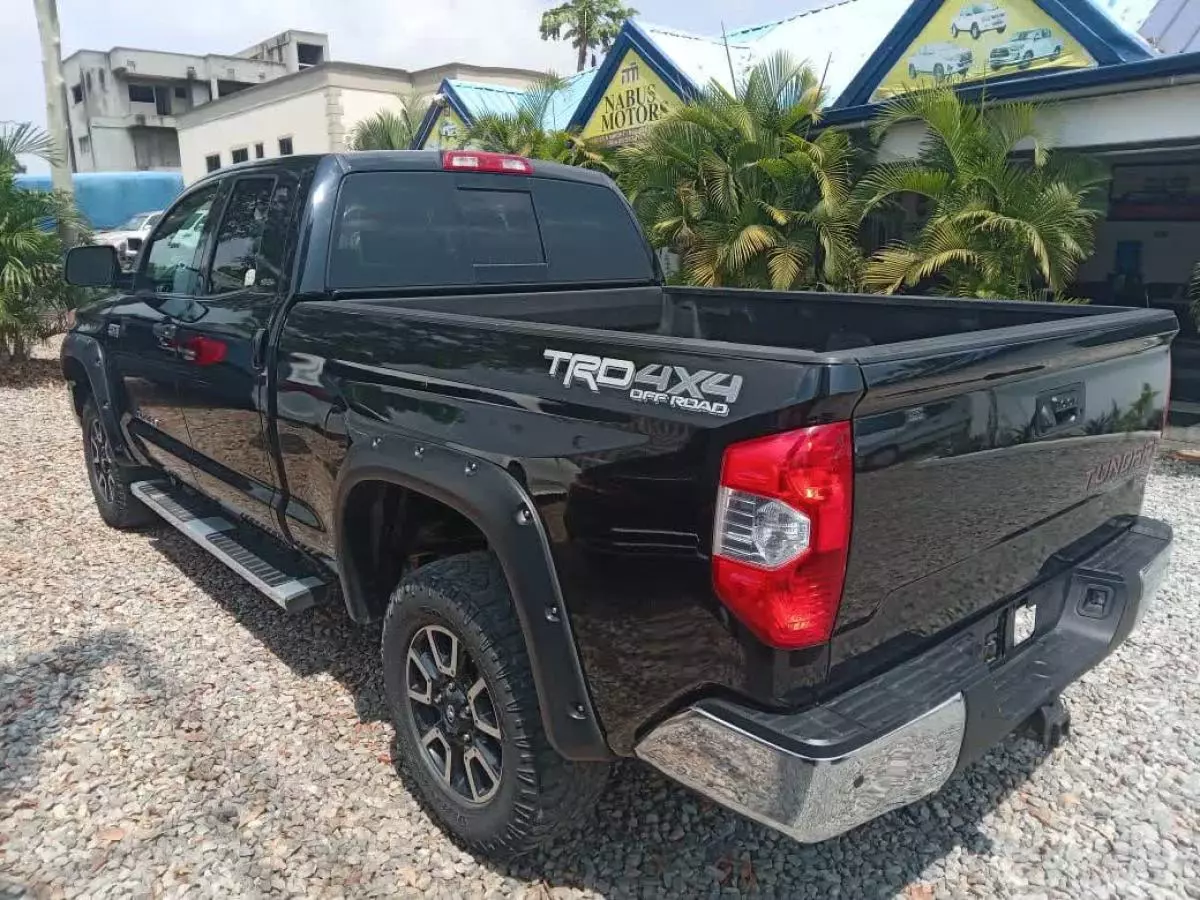 Toyota Tundra   - 2017