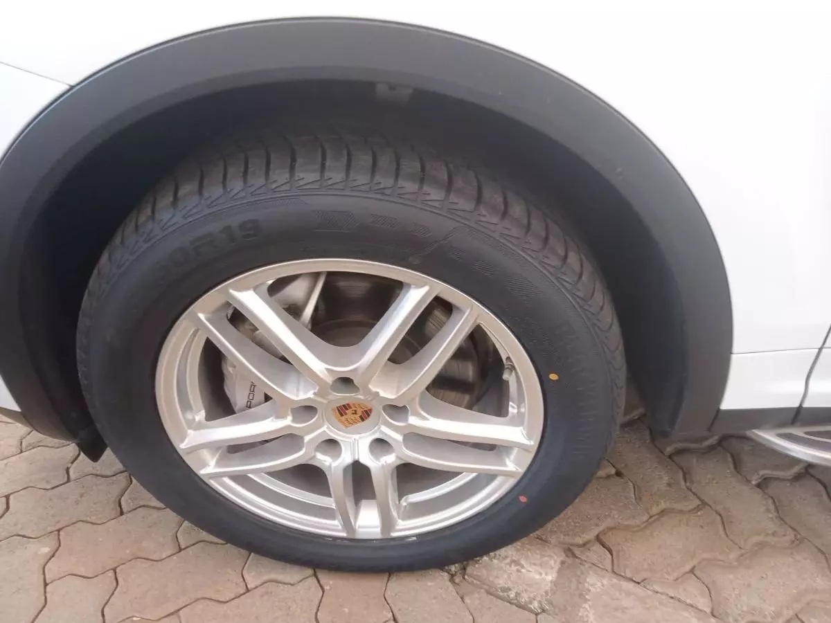 Porsche Cayenne - 2015
