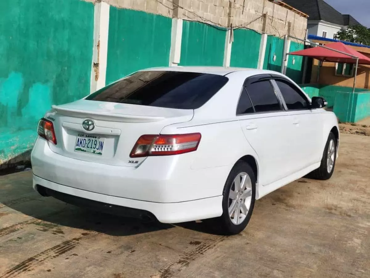 Toyota Camry   - 2009