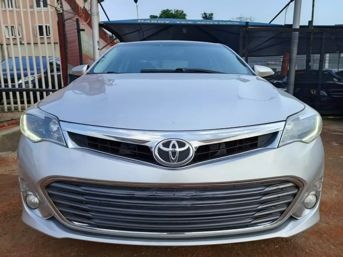 Toyota Avalon   - 2013