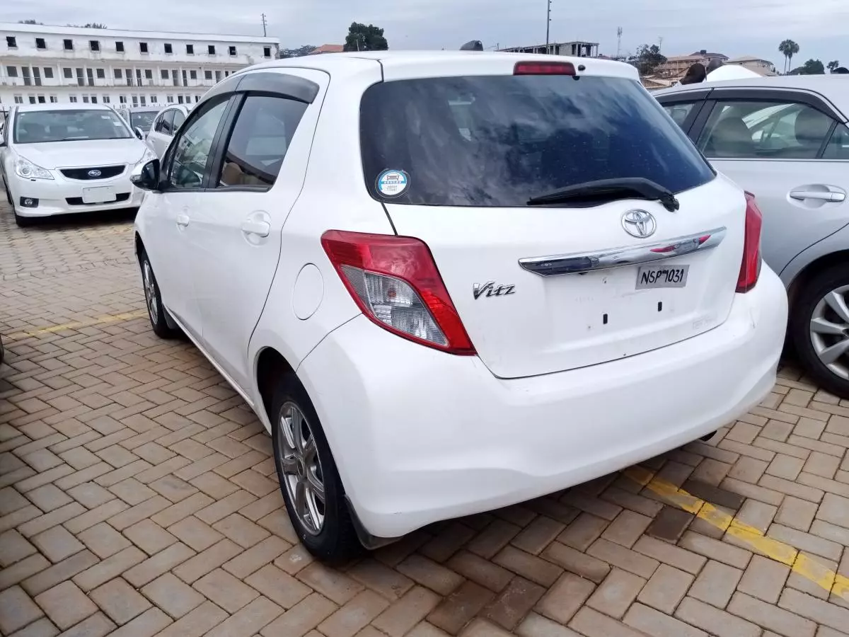 Toyota Vitz   - 2011