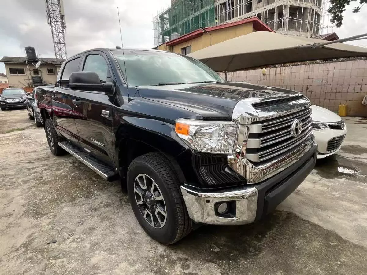 Toyota Tundra   - 2017