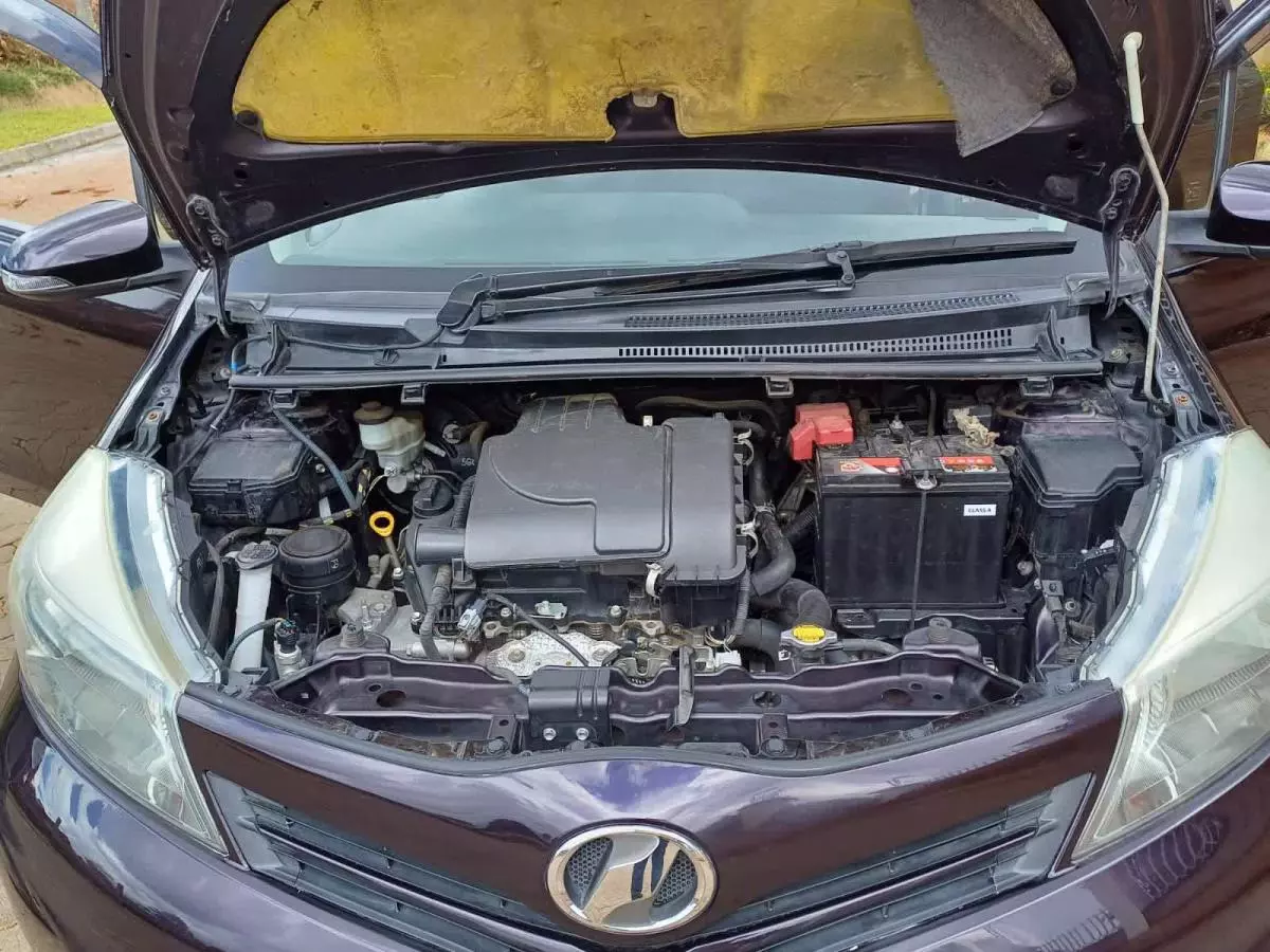 Toyota Vitz   - 2014