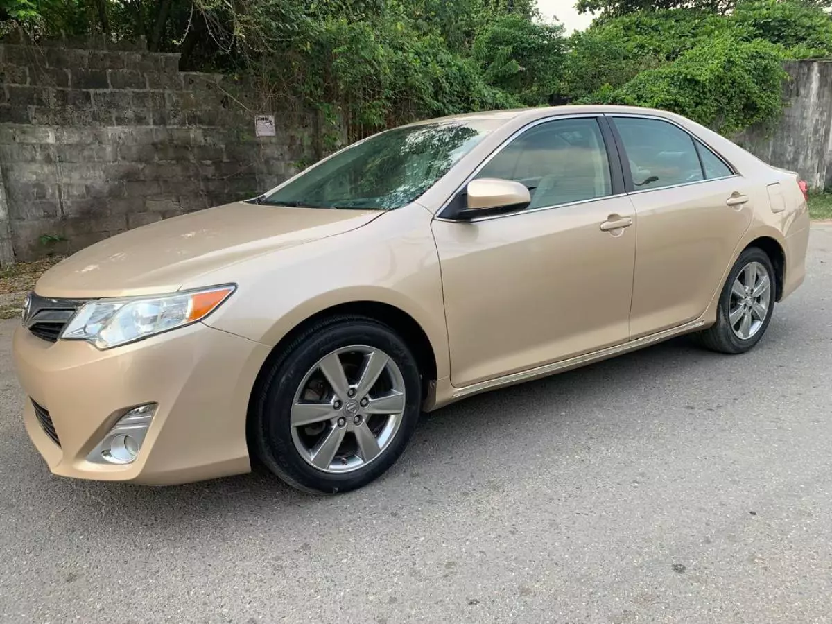 Toyota Camry   - 2012