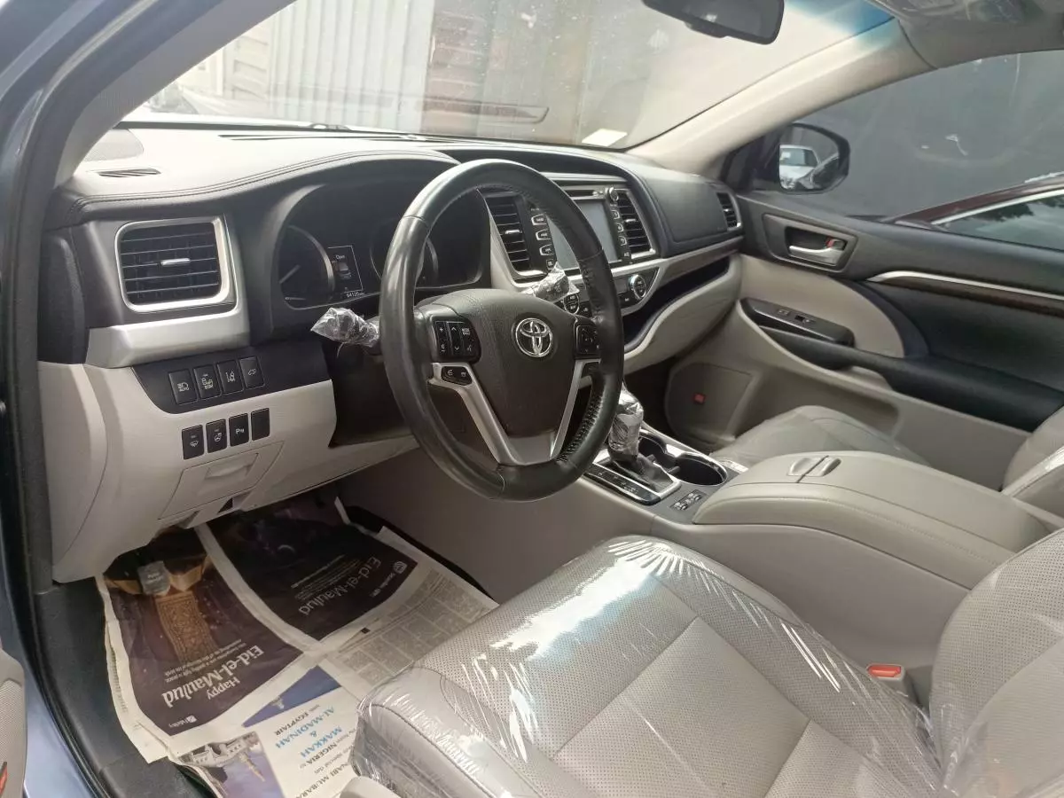 Toyota Highlander   - 2015